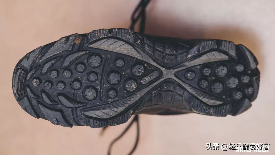 日常防水军靴,军靴下雨天可以穿吗