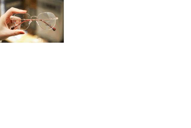 超疯狂！防蓝光镜片免费配！英翔眼镜德百金街店盛大试营业