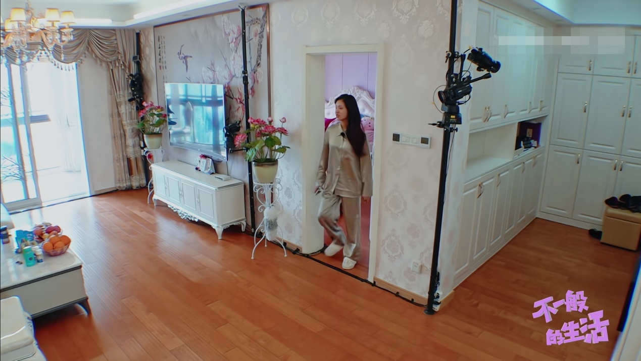 林允爸爸年轻的时候,林允父母综艺节目视频