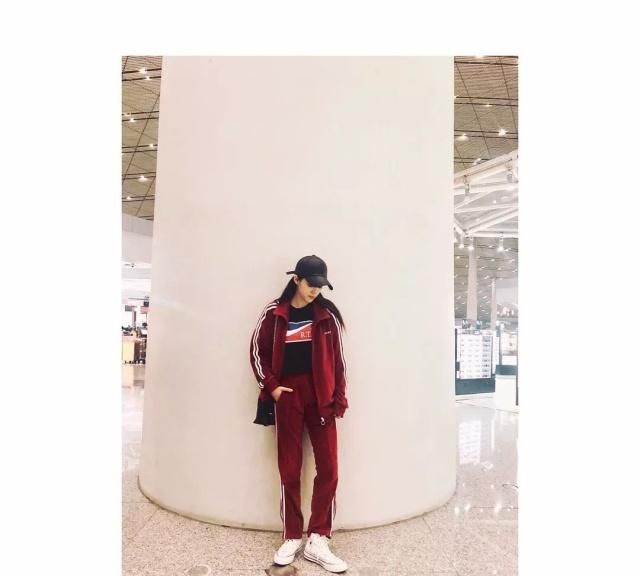 匡威代言人欧阳娜娜,匡威onestar红白拼接欧阳娜娜