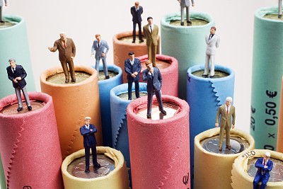 10000元放入余额宝一天收益多少,100000元放在余额宝每天有多少收入