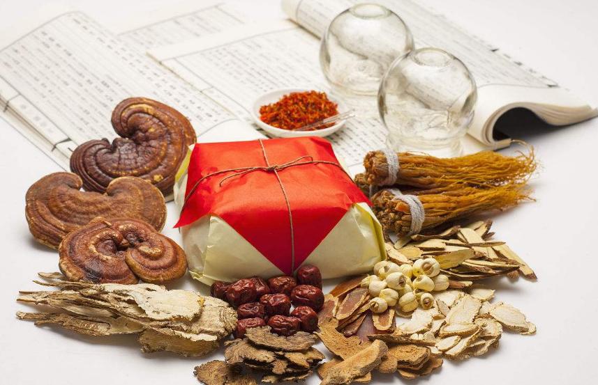 李某，34岁，临房不举，急躁易怒，四肢疲乏，小便黄，脉弦滑