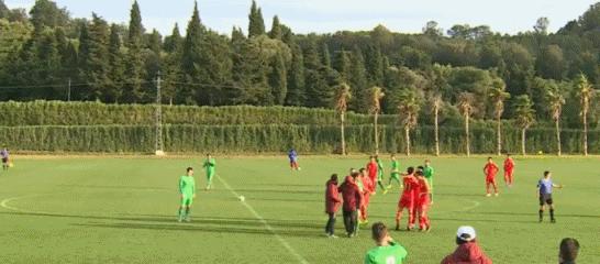 比起男足疑似u25内讧，我们更应该看到教练严厉的态度