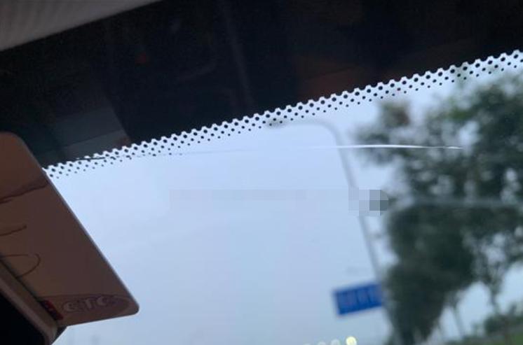 宝马X5前挡风玻璃内侧开裂,车主需要重视,解决方法务必了解