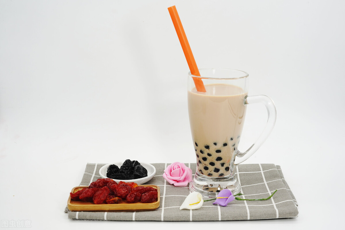 三线城市奶茶店销量,三四线茶饮日均营业额