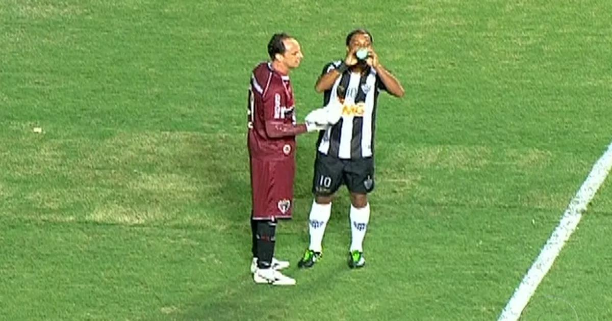 小罗足坛十大遗憾,1999年小罗戏耍邓加