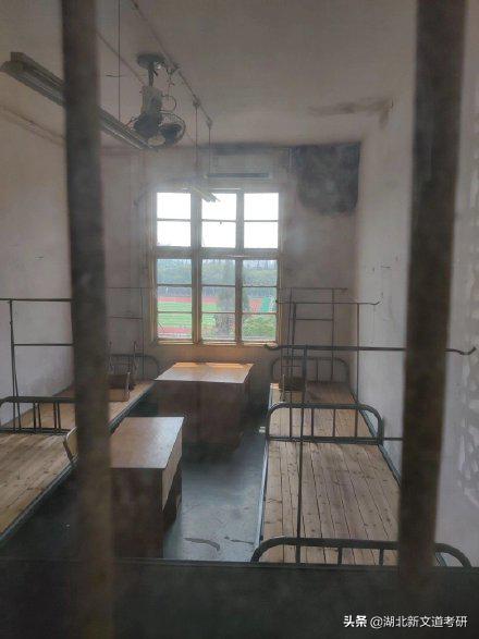 高校宿舍上床下桌天花板,高校宿舍叙利亚风格