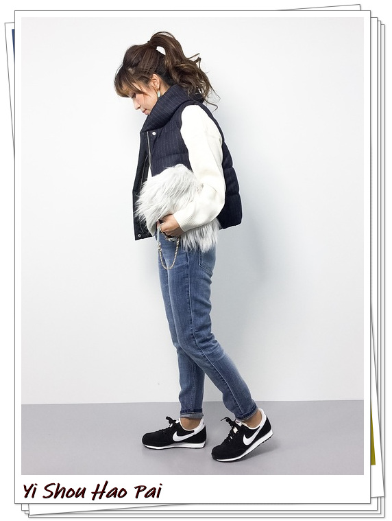 黑色的棉背心外套怎么搭配,海军蓝羽绒