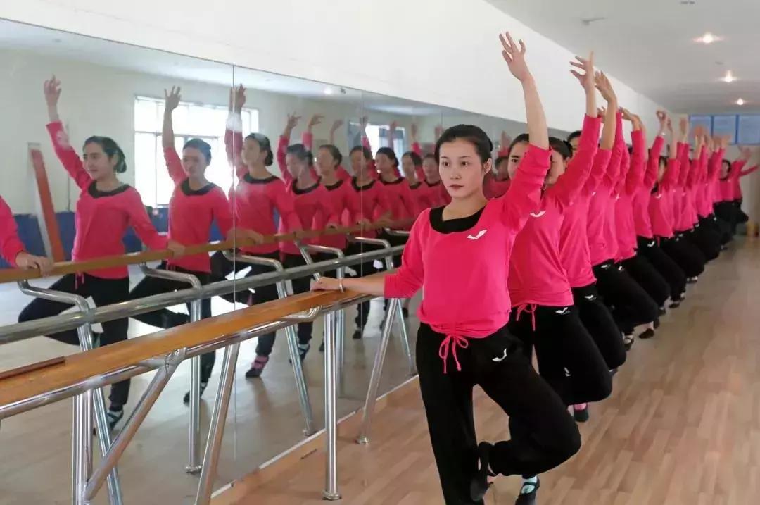 Hello小萌新:学长学姐亲身示范，这本“学生职业形象教科书”请熟读