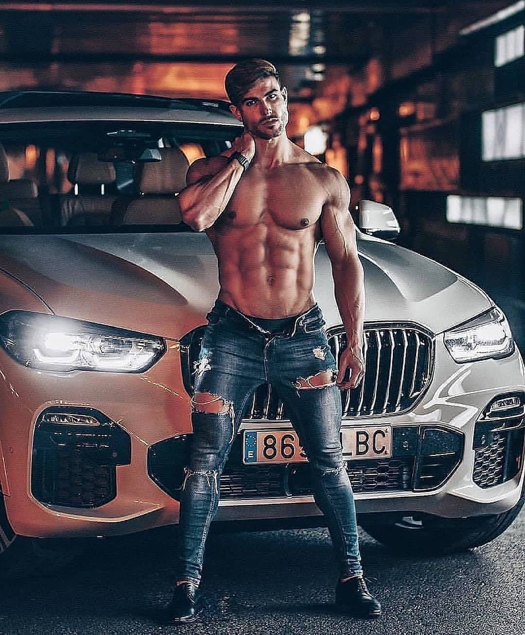 基础手臂训练每个动作4-6组,手臂超级组训练方法