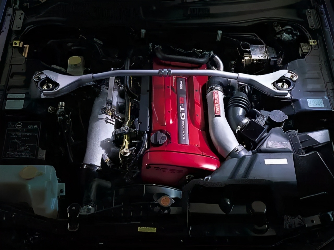 日产gt-r和skyline的区别,老款日产skylinegtr战神