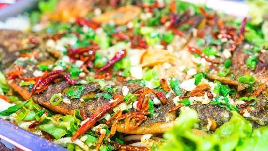 坐拥“专属地铁”，有7大美食集结地！东北这所大学“顶尖”配置太绝！