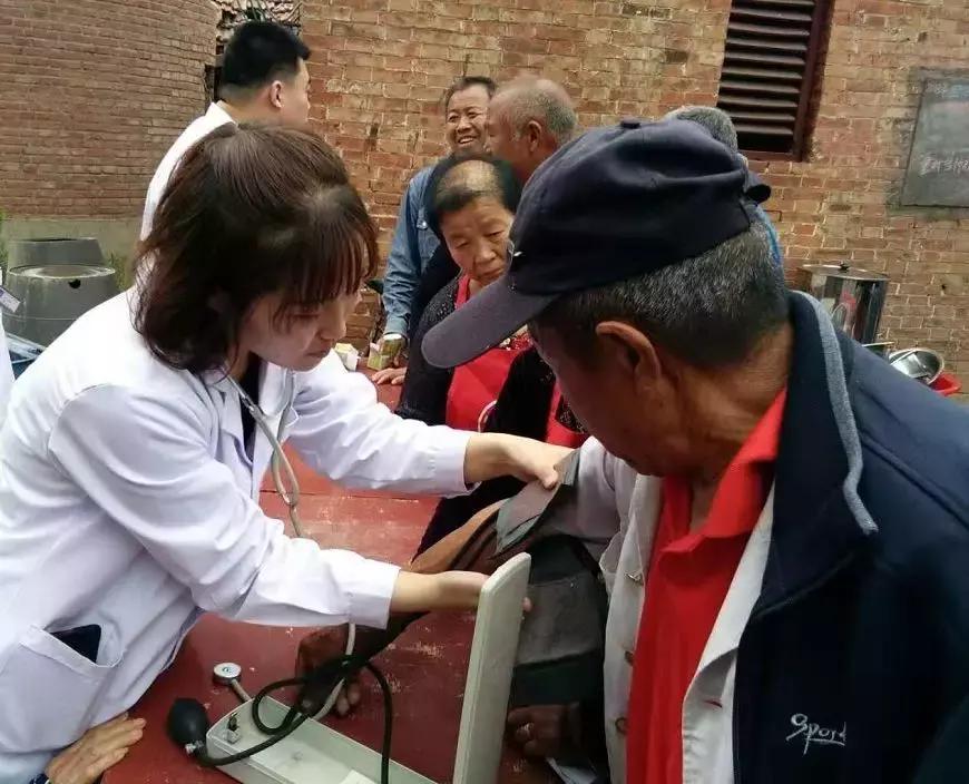 医疗先锋人物的事迹故事,医务工作者感人故事