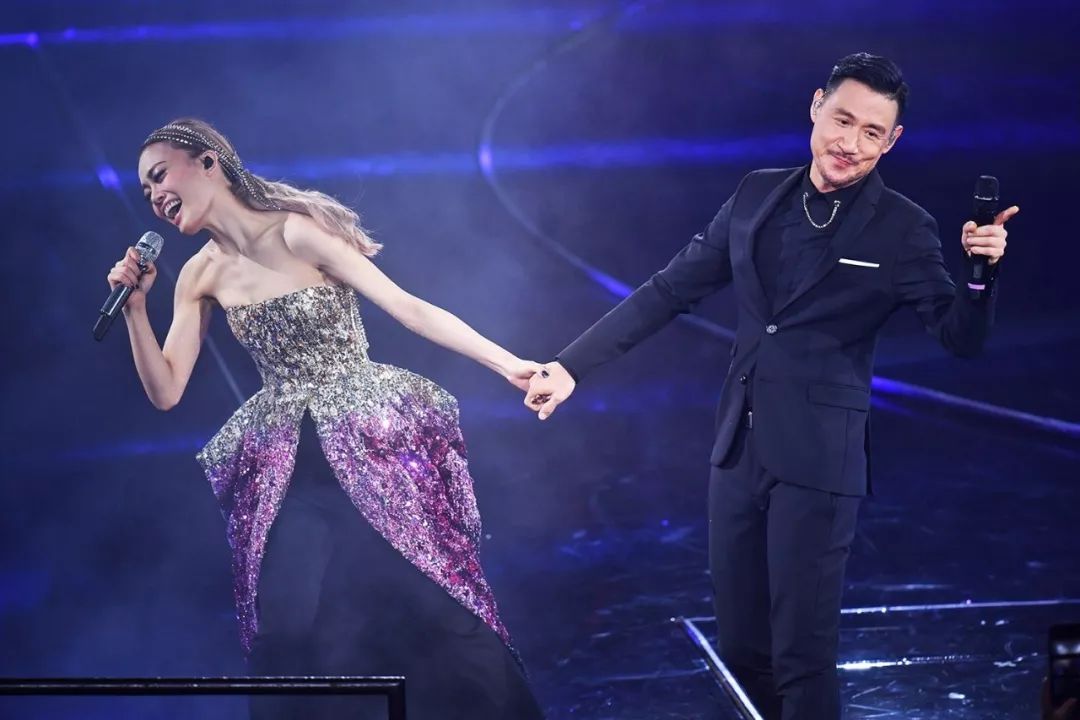 容祖儿张学友刘德华,容祖儿演唱会刘德华出场