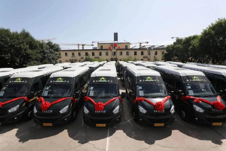 依维柯欧胜封闭物流运输车,依维柯欧胜道路救援拖车