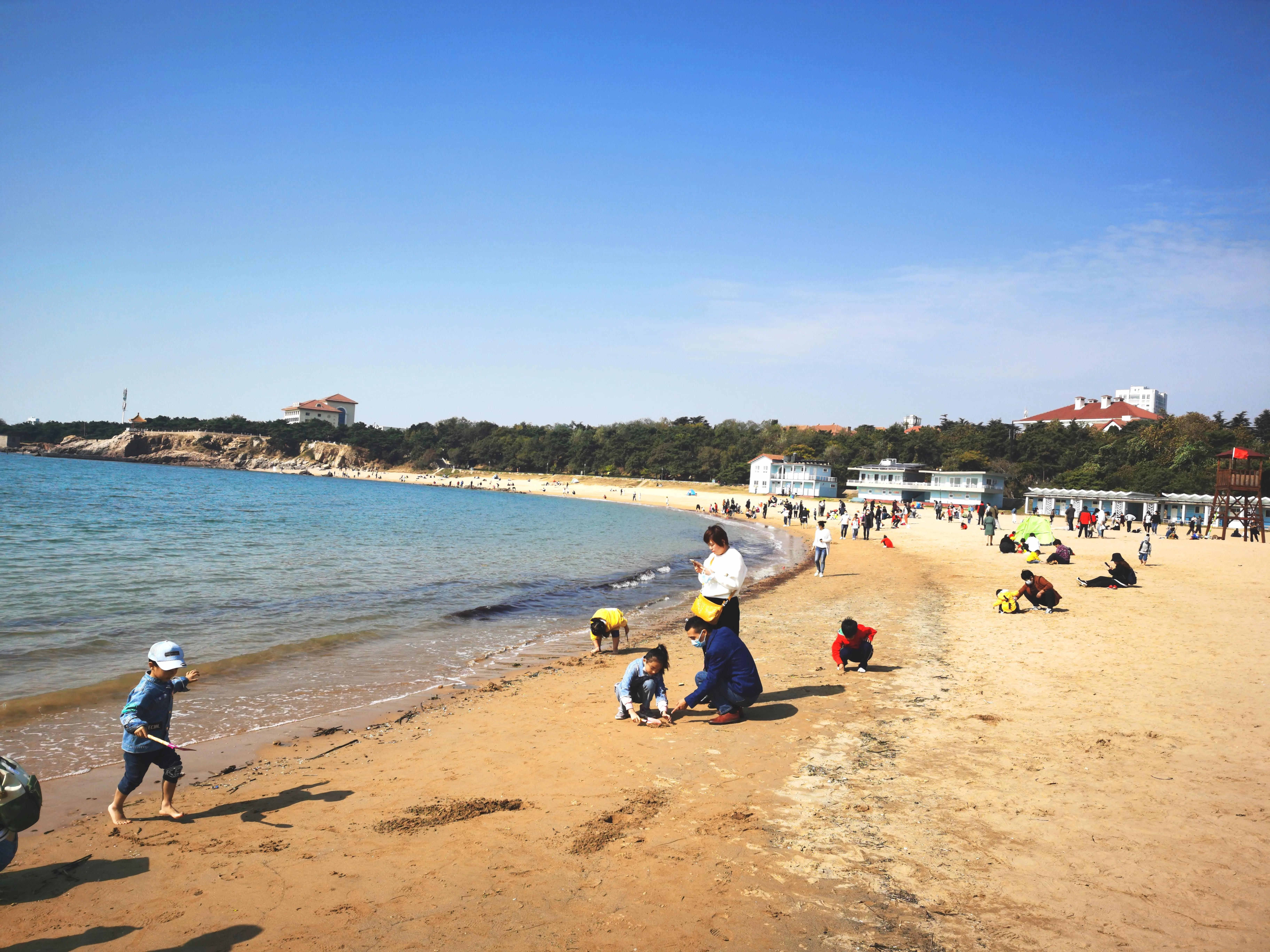 青岛与济南哪个更宜居,青岛为什么被称为海军城