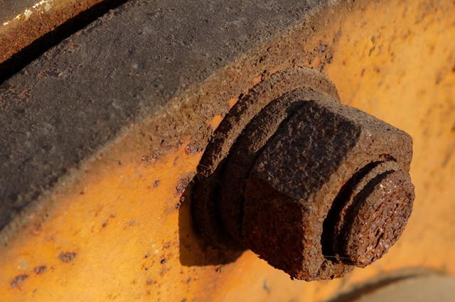 拖把上的螺丝生锈了怎么拧开,铁锅把手的螺丝生锈了怎么拧开