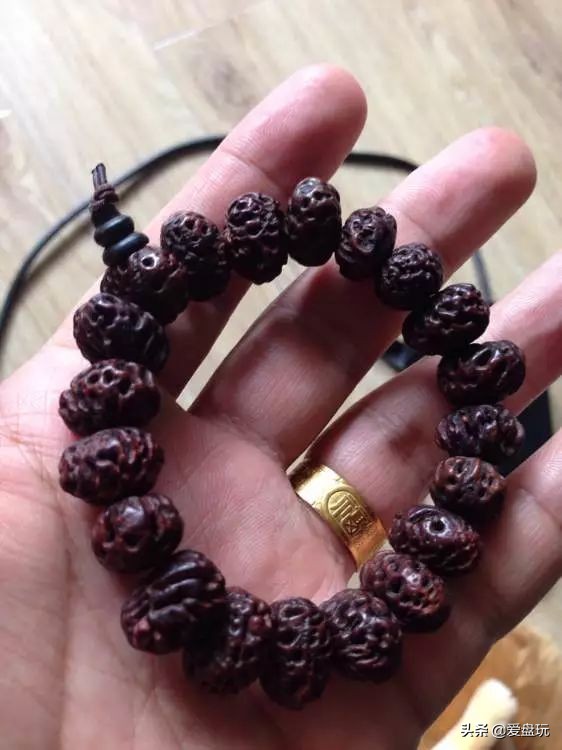 滴血莲花菩提盘玩前后对比效果图,21颗菩提手串盘玩