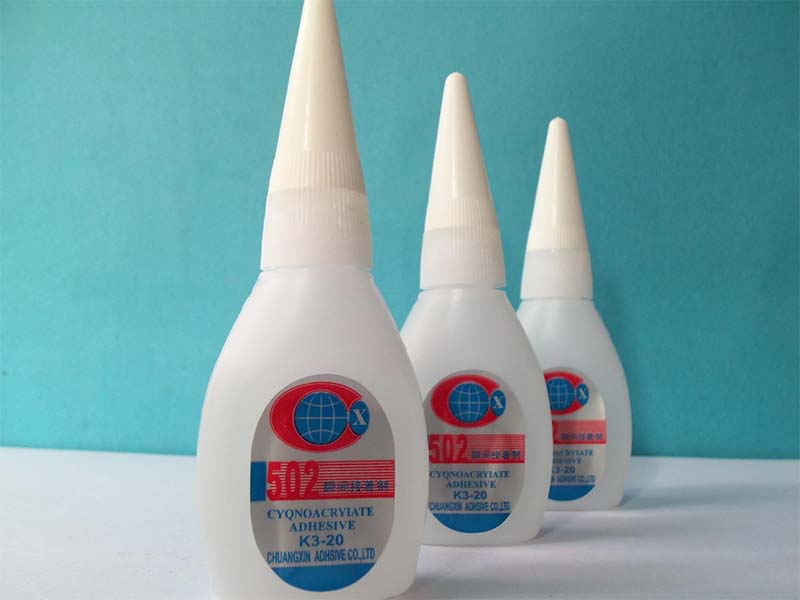 502胶水进宝宝眼睛里面怎么办,男童不小心把502点胶被粘眼睛