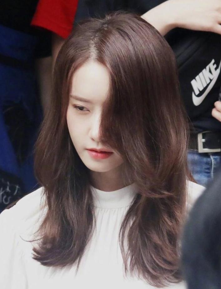 现在黄头发染什么颜色好,今年流行哪种棕色头发