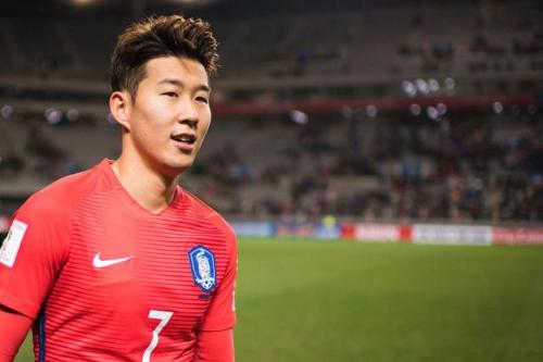 孙兴慜被红牌罚下视频,孙兴慜蹬踏对手被红牌罚下