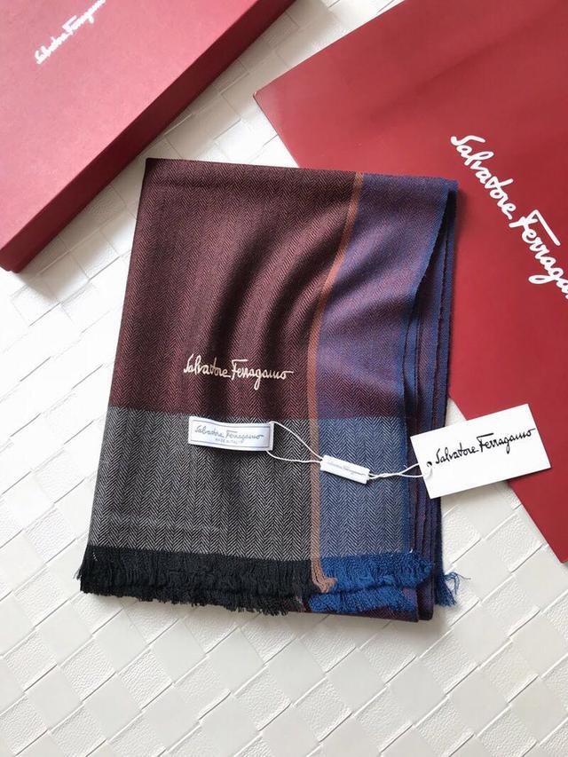 今年最流行的十款围巾,今年最潮围巾15种戴法视频