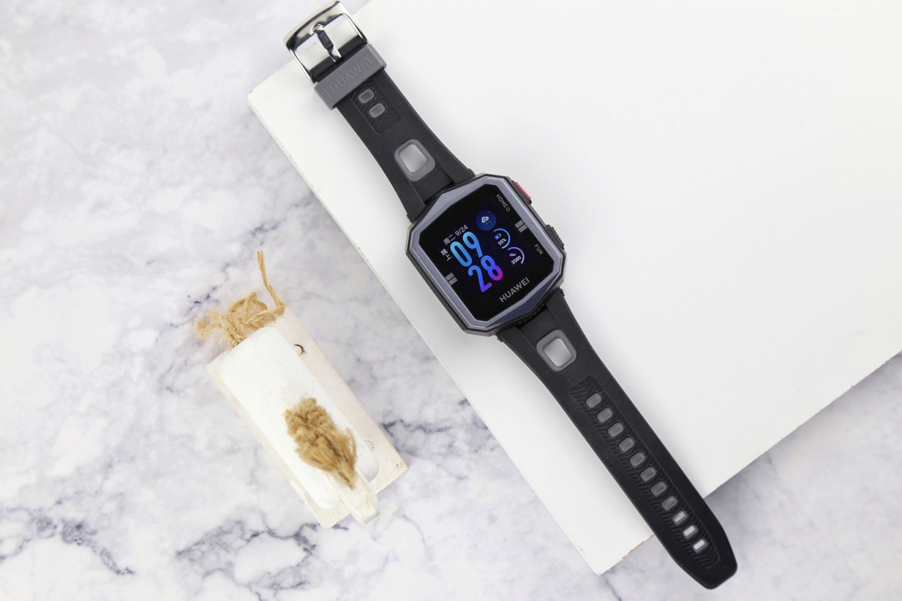 9重精确定位孩子的贴身守护者，华为儿童手表3X体验