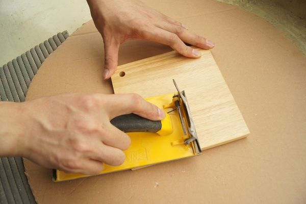 实木家具上漆时，木蜡油真比水性漆环保吗？选好木蜡油有诀窍