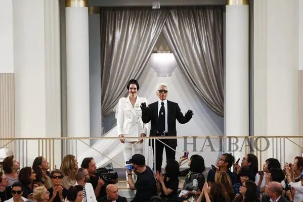 颠覆传统设计的时装秀,让你惊艳的时装秀场布置