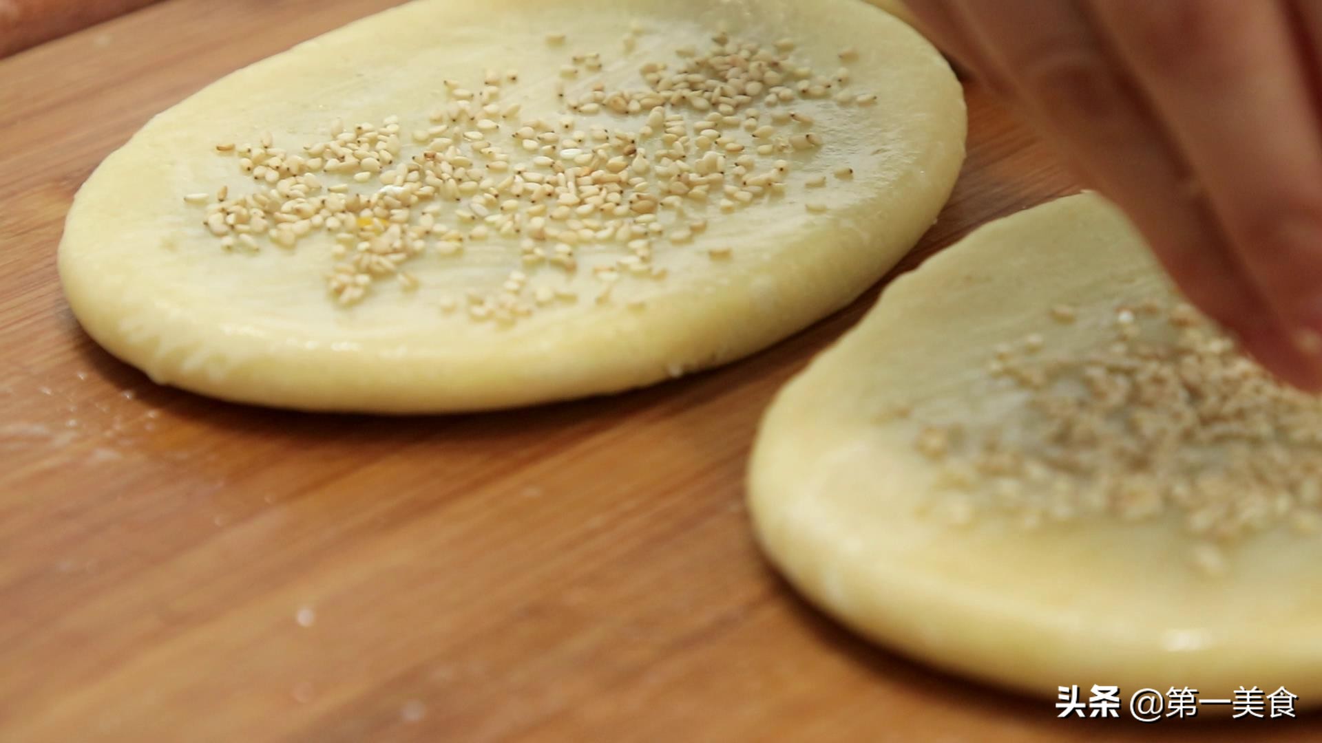 四姑想吃烧饼，小姑买来邮寄，阿飞：只要有烤箱，五步做成烧饼