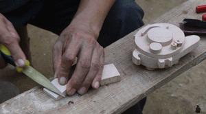 【设计篇】61岁中国大爷火爆外媒！“玩”木头让上亿老外看傻眼！