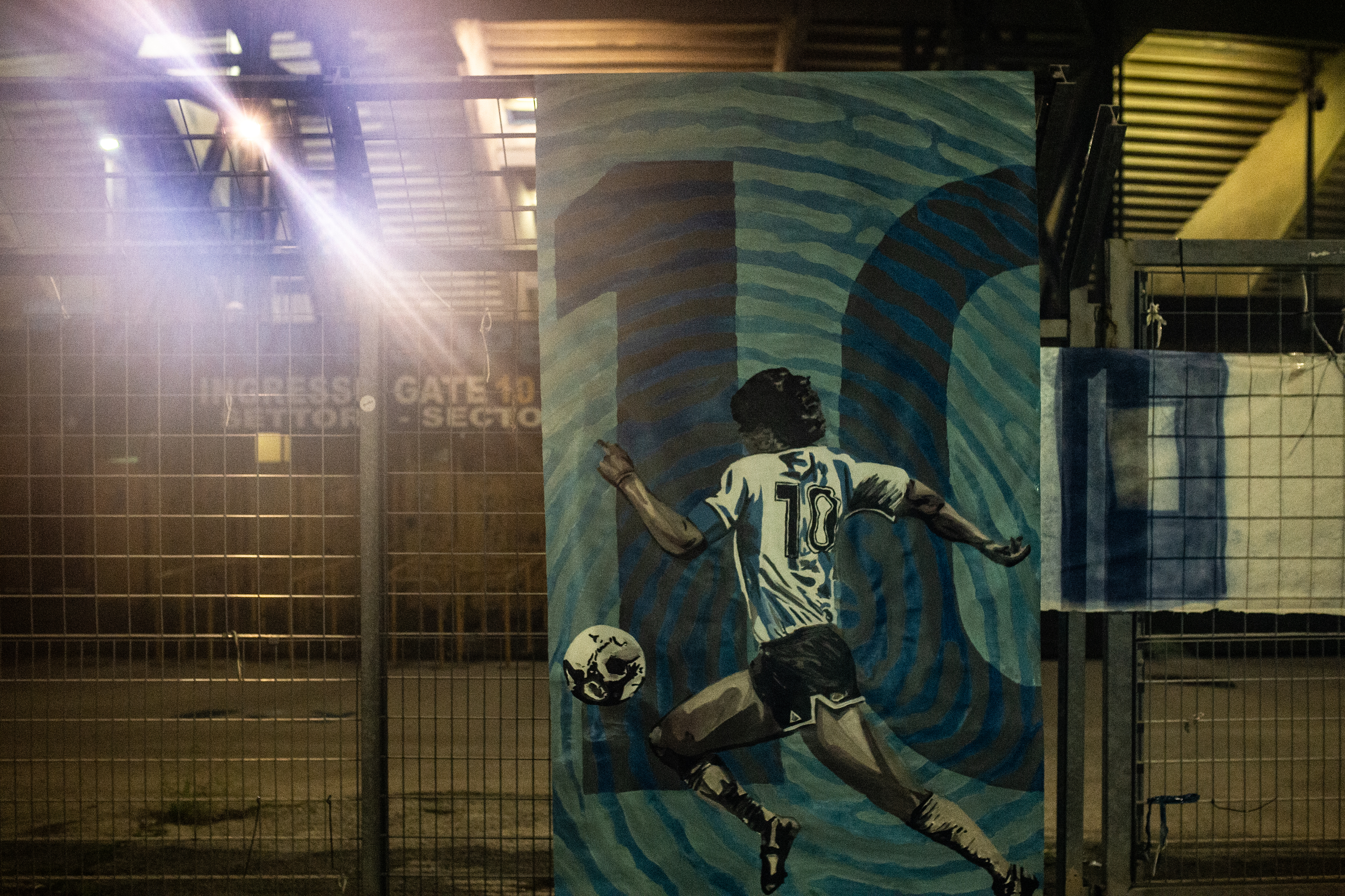 马拉多纳吸毒期间也能赢球,马拉多纳早逝是不是跟吸毒有关