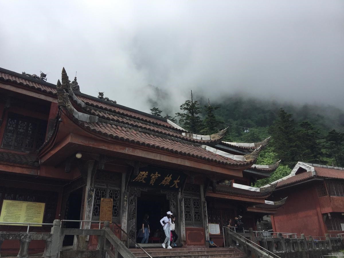 峨眉山登顶佛像,峨眉山登顶记完整版