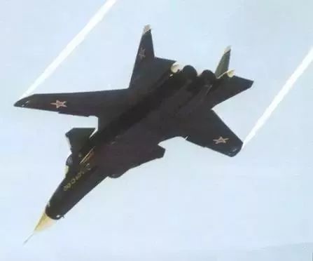 飞机翅膀那么薄为什么能托起机身,飞机翅膀的翼稍小翼有几种