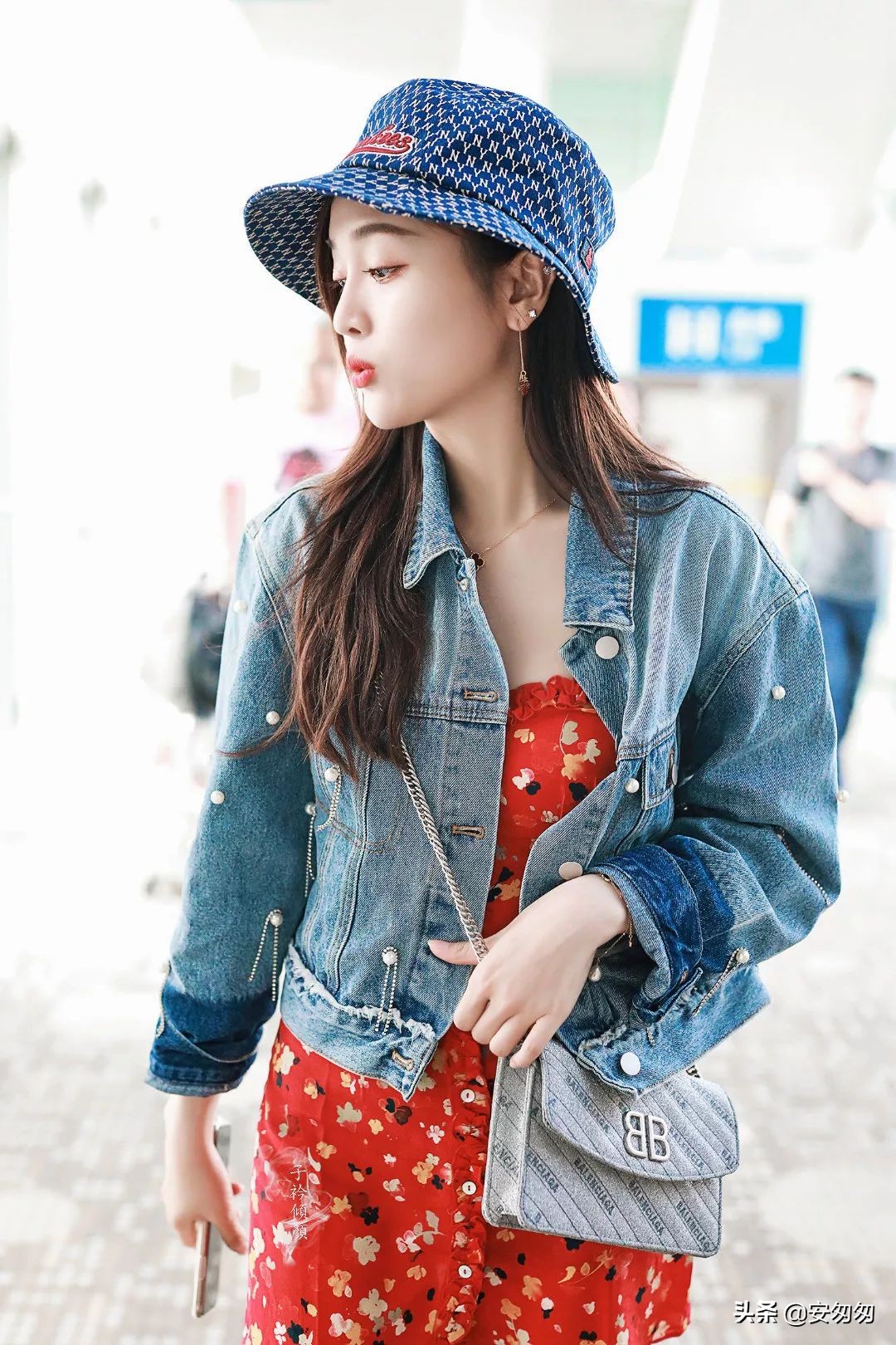 下半年第一周明星们都穿哪些转运装，一起看明星机场秀吧