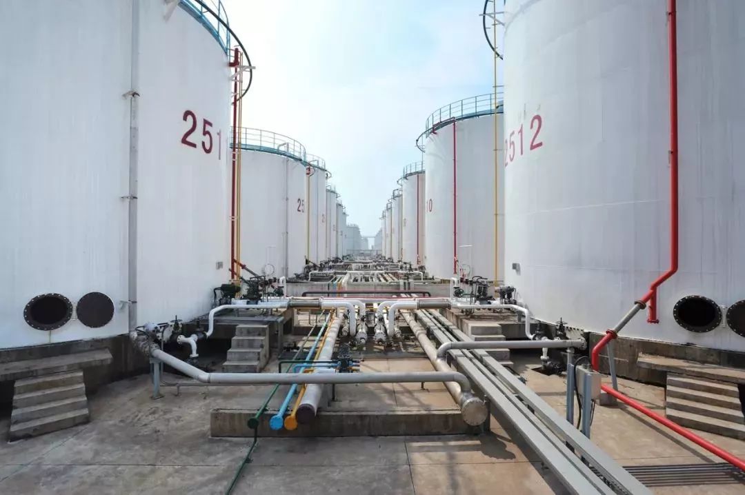 兴瑞实业首笔油品业务完成进口报单