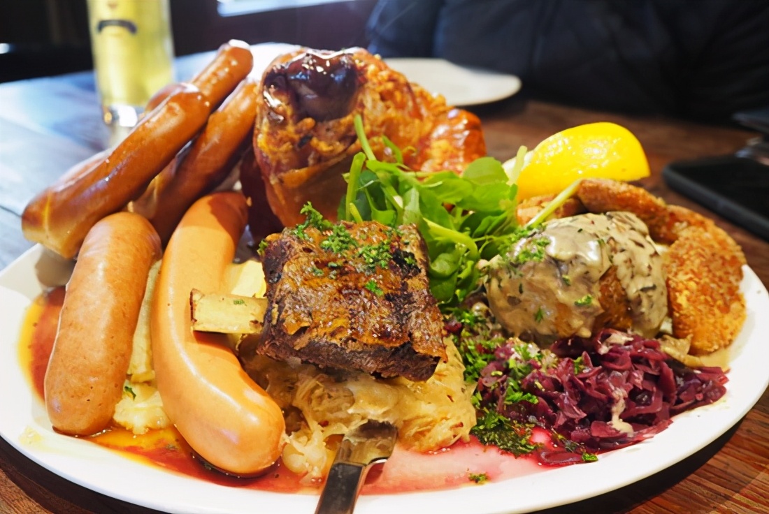 爱戴绿帽子，喜欢捡破烂，只吃猪蹄和香肠。奇葩的德国村，逛逛去