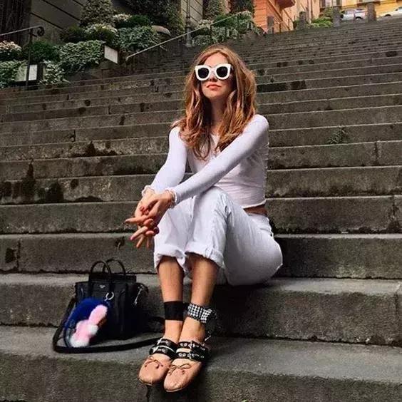 牛仔裤平底鞋穿搭时尚女装,牛仔裤平底鞋搭配视频