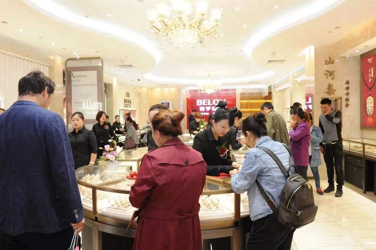 买克拉钻送茅台！碧罗珠宝友好百盛店开业，洪荒之礼，势不可挡