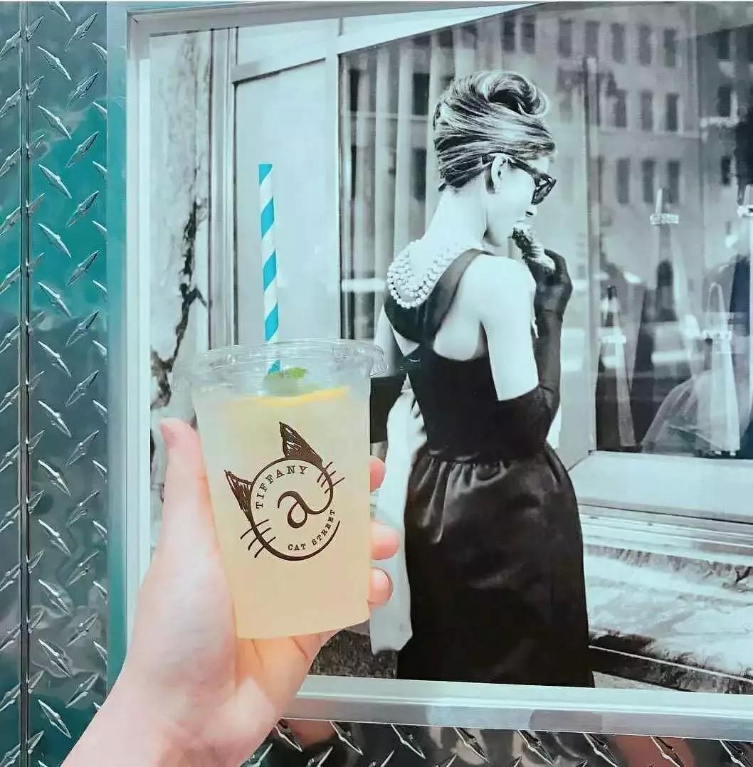 女装品牌MARNI“邂逅”星巴克，开了家酷潮咖啡馆