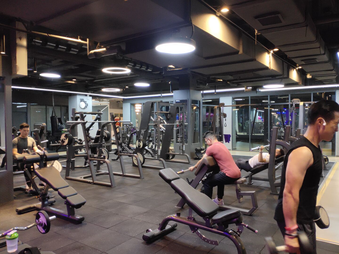 健身房办卡有免费的课程教吗,月卡99元健身房