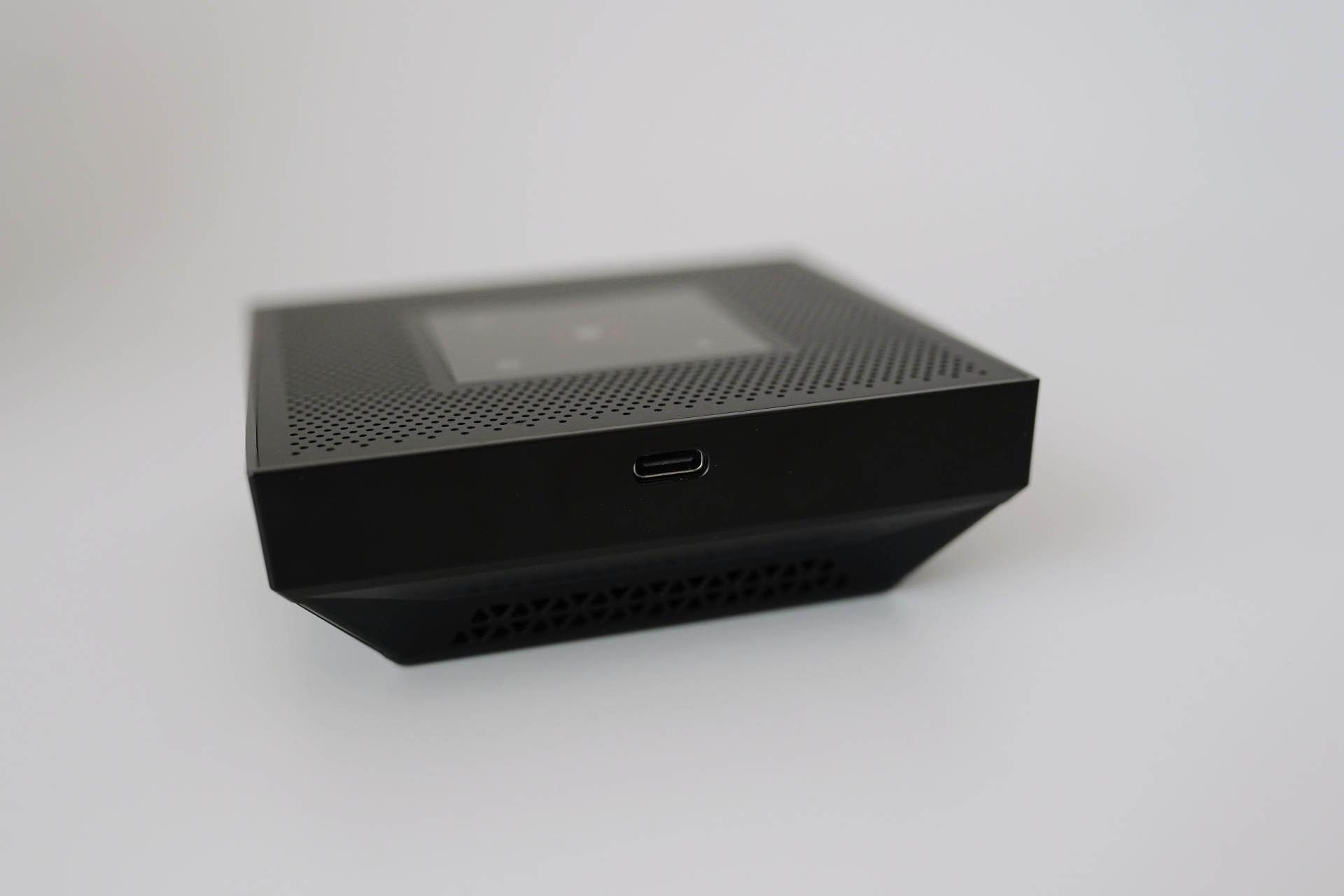 便携办公，轻松沟通——思必驰会议魔方M1