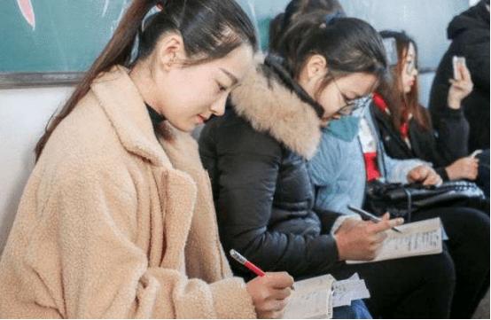 未来十年女生较“吃香”的专业，收入可观前景好，家有女儿可选择