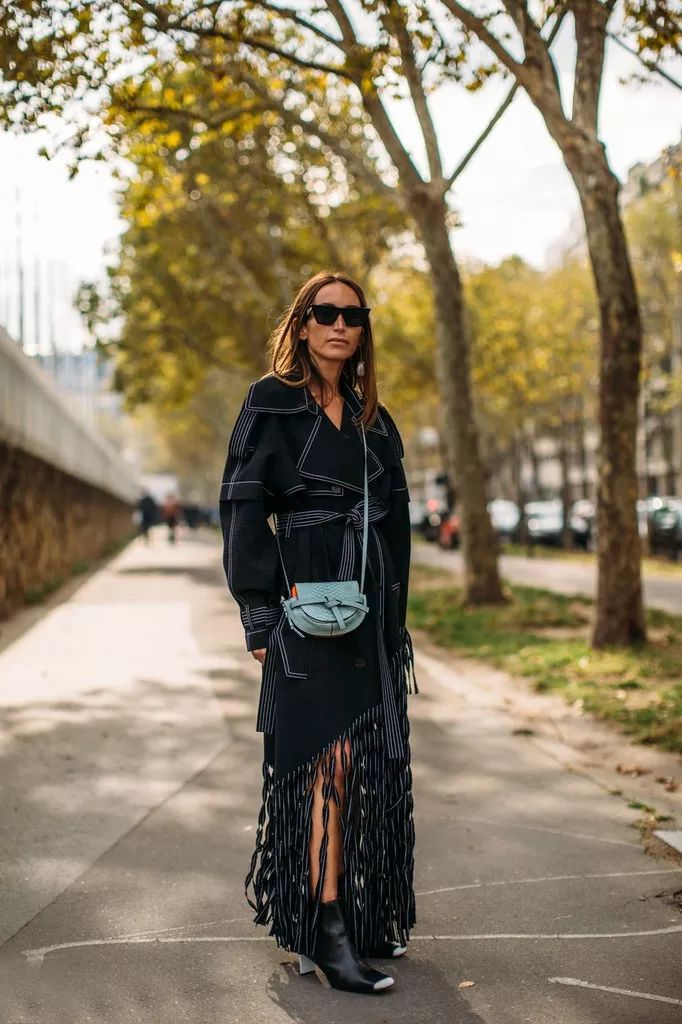 当代女生包包一般多少钱,女子买名牌包完整版