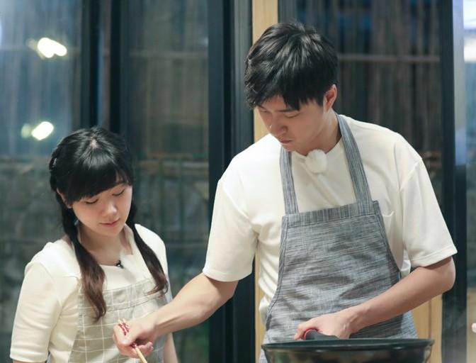 福原爱被家人4年冷*力暴**？婚姻新状况，女方身边有小6岁异性朋友