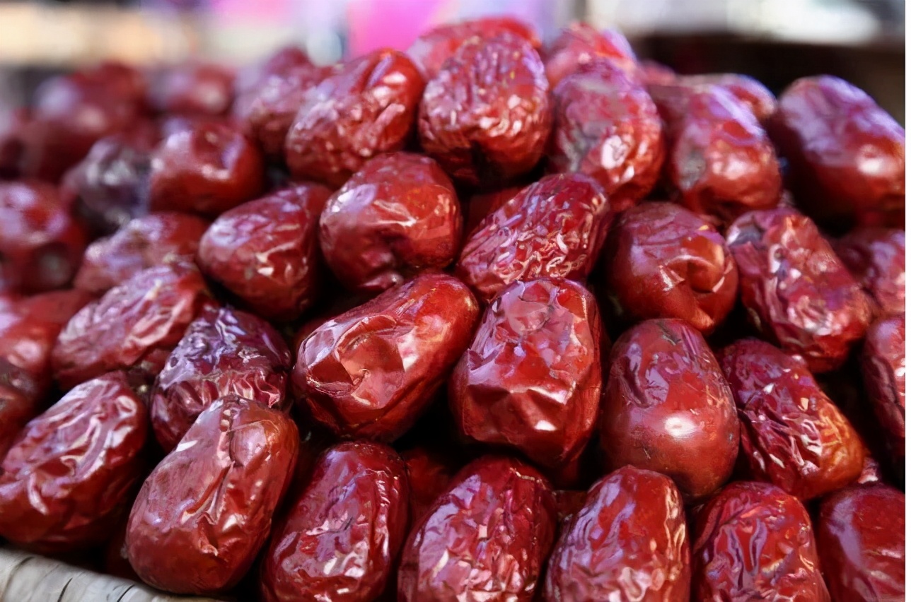 *疆新**美女开干果店，*疆新**大枣免费送，反倒进账46万，这思路没毛病