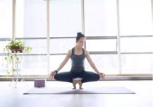 产后骨盆松弛下垂？学会这四招瑜伽体式，轻松恢复曼妙身姿