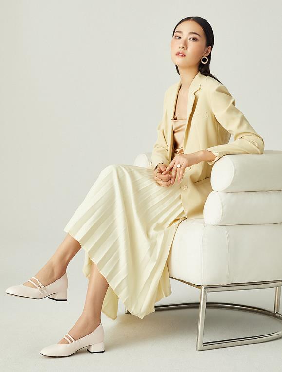 奶奶鞋怎么穿才好看 (奶奶鞋怎么穿出时尚感)