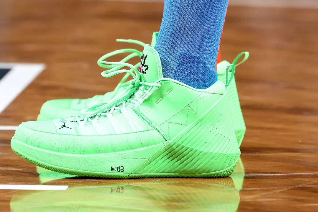 WEN赛场：Curry5助萌神*杀屠**速贷中心威少上脚签名战靴砍大号三双