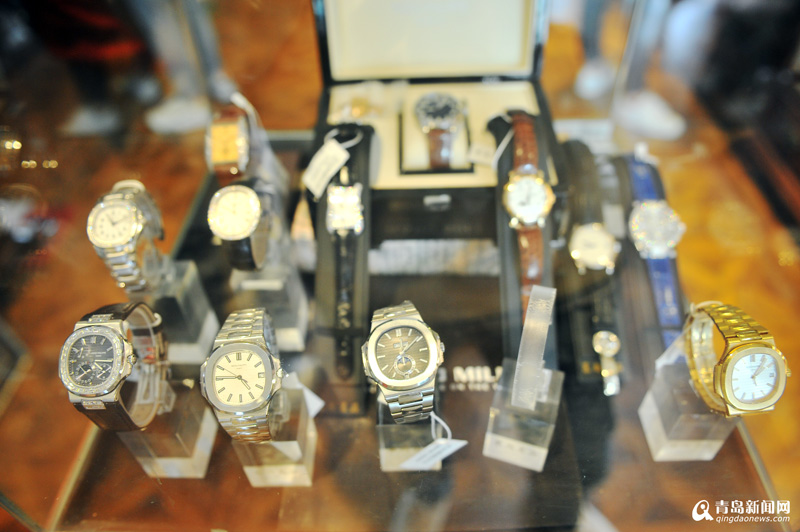 豪！一块腕表能买青岛一套房小伙开奢侈品收售店年流水过亿